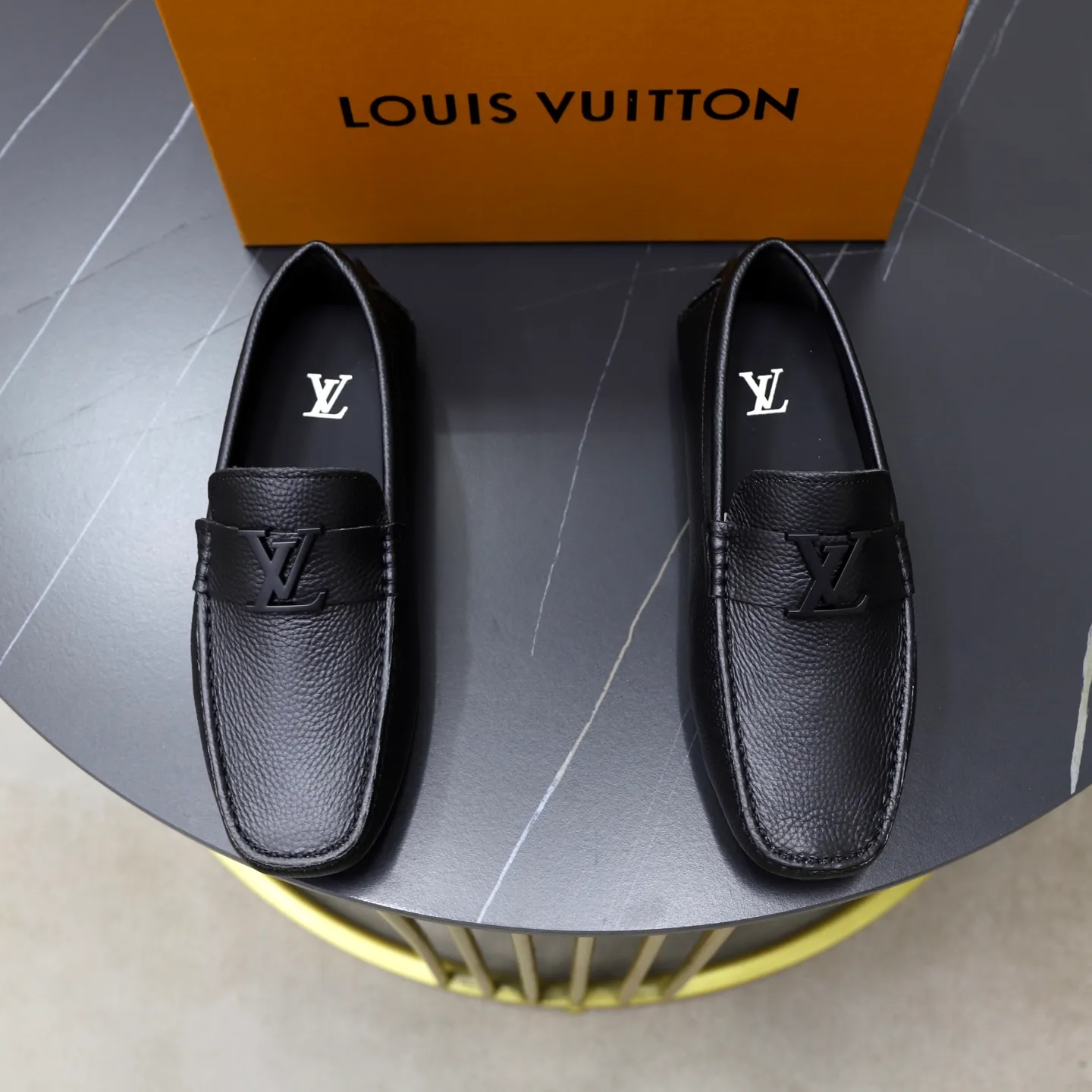 Ex-factory price: 480💰【LV】Louis Vuitton ⚠️High-end men’s driving and pedal series ⚠️38-44 (customized for 45) ⚠️All original cowhide leather! Thick and soft! Made entirely of calfskin lining! Rubber sheet anti-slip beanie sole! Three-dimensional package technology! Fashionable and classic! Handicrafts! Original high quality! Feel free to compare!